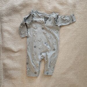 Old Navy Gray Footies One Piece with Long Sleeves